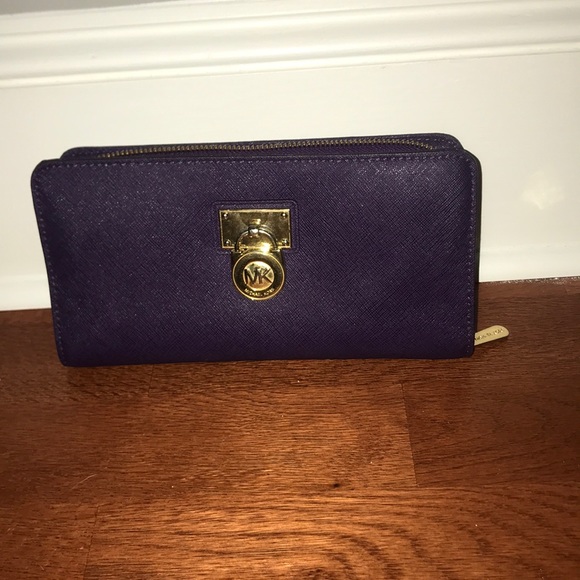 michael kors wallet with lock